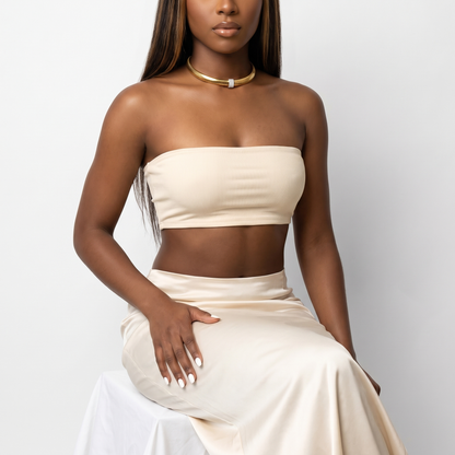 Stella Choker Gold studio portrait