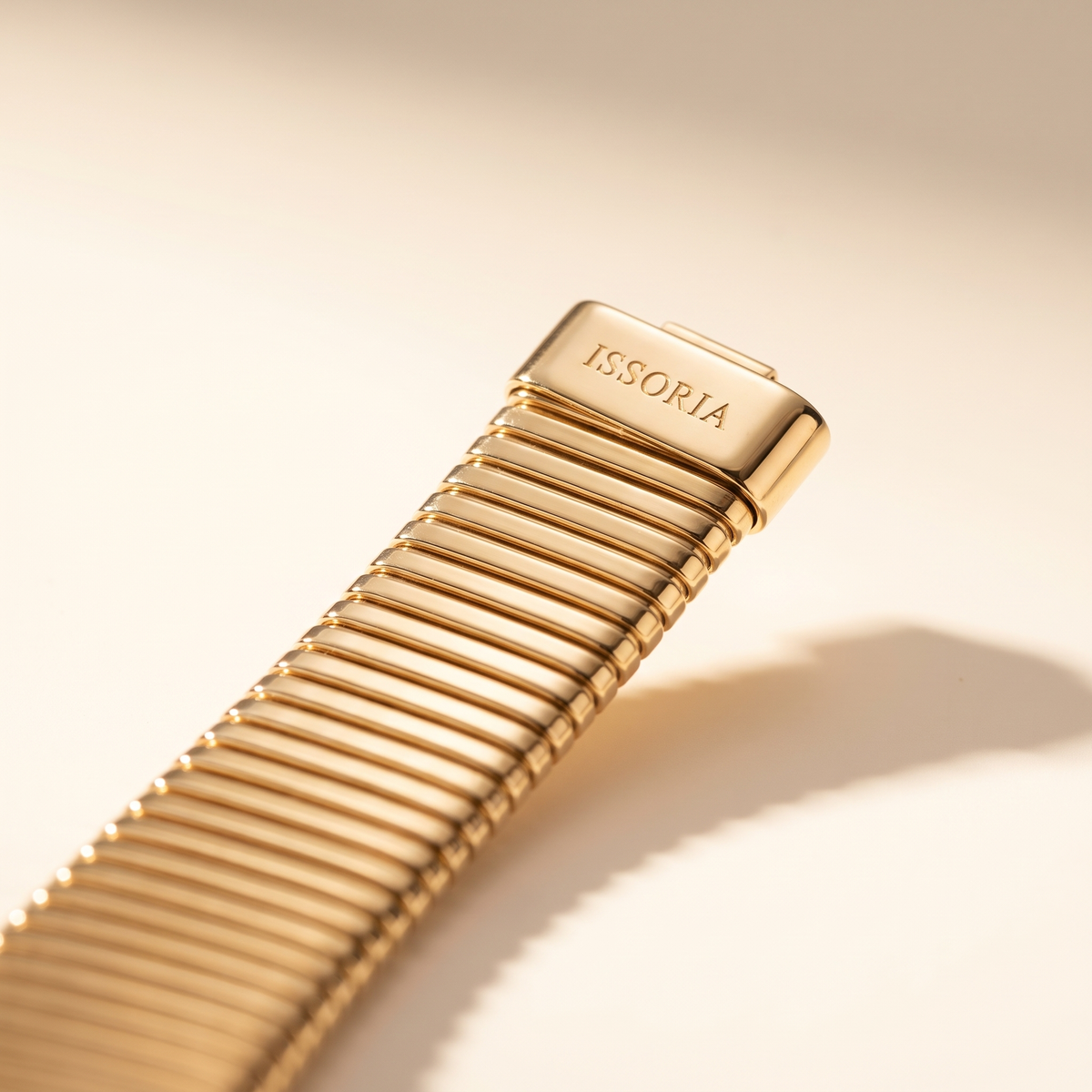 Stella Choker Gold macro detail