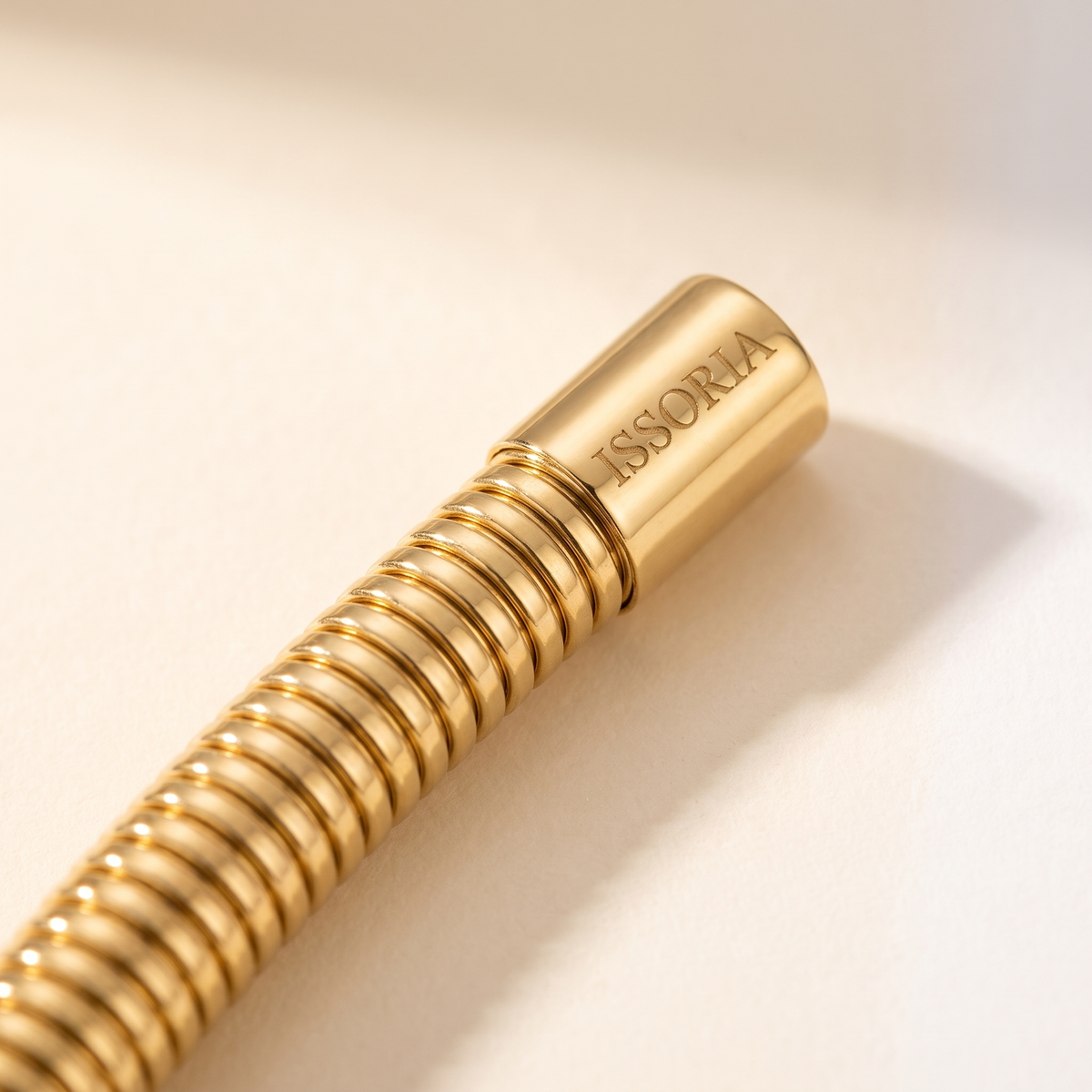 Spira Choker Gold macro detail