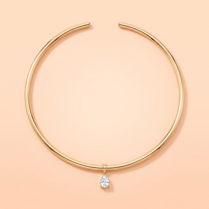 Goccia Choker Gold flat lay on peach