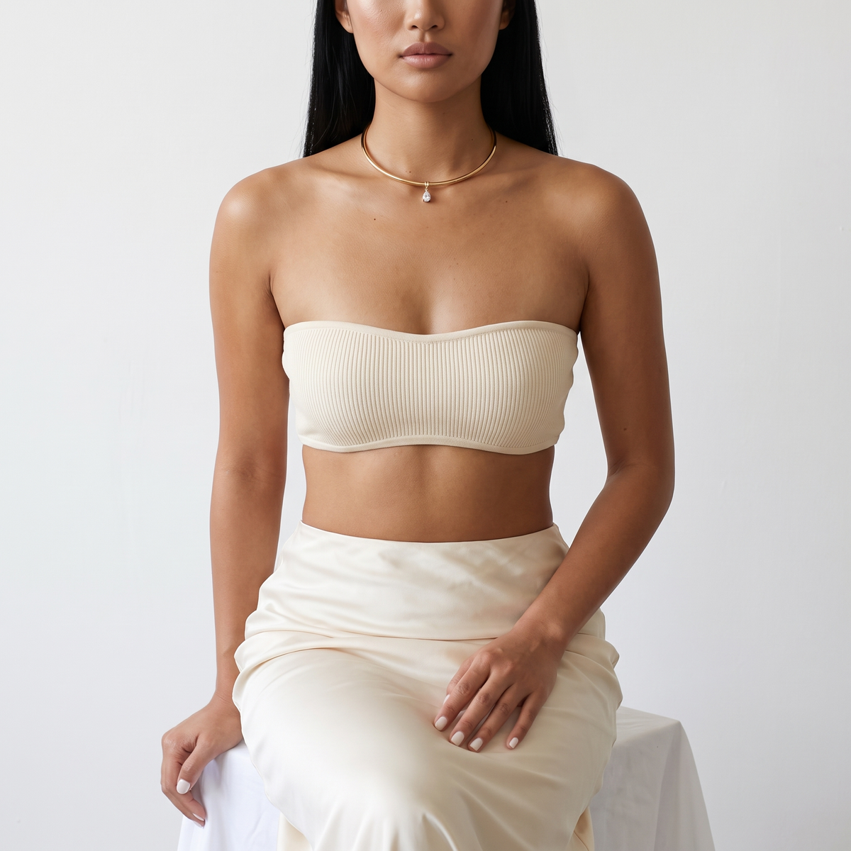 Goccia Choker Gold studio portrait