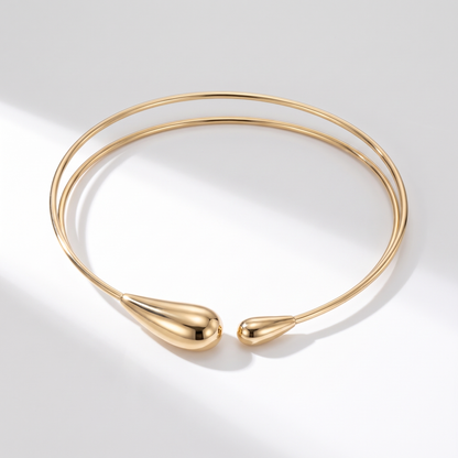 Bacio Choker Gold on white with soft light