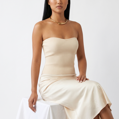 Volta Choker Gold studio portrait
