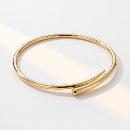 Volta Choker Gold on white with soft light
