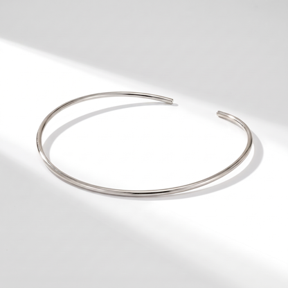 Luna Choker Silver on white with soft light