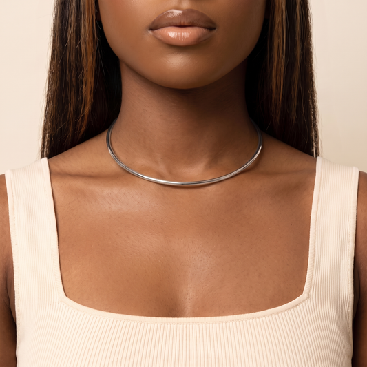Luna Choker Silver worn at the neck, close-up