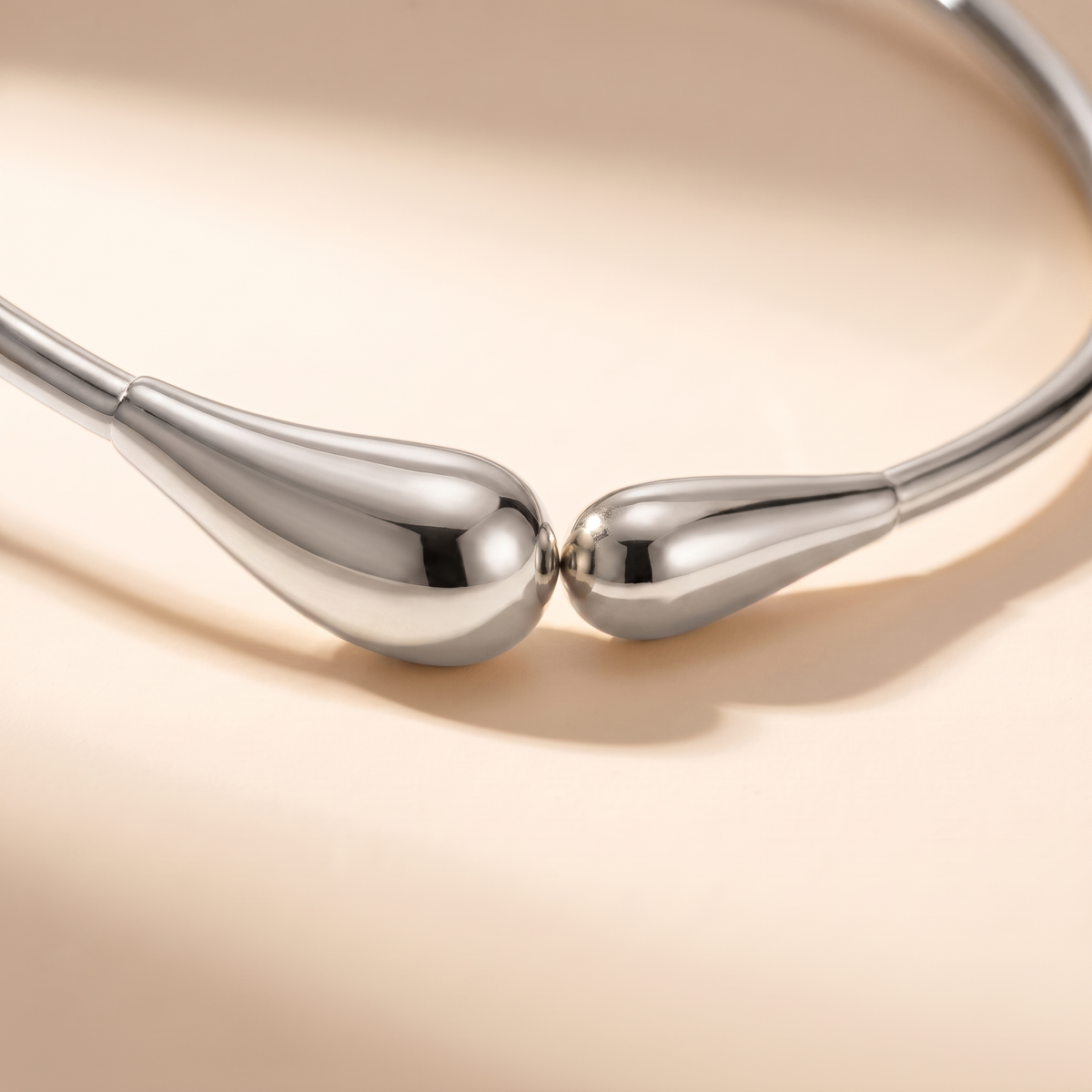 Bacio Choker Silver macro detail
