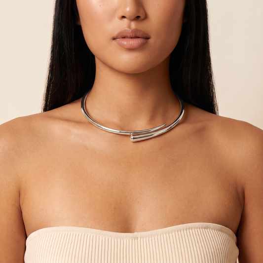 Volta Choker Silver worn at the neck, close-up
