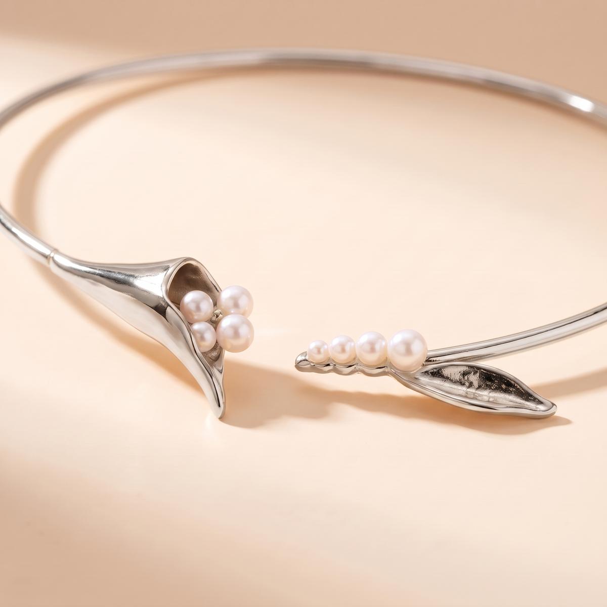 Calla Choker
