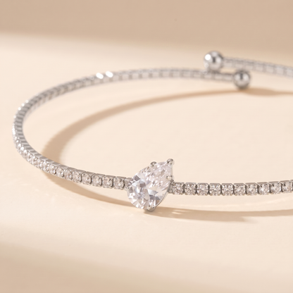 Close-up of the Giro Choker in silver