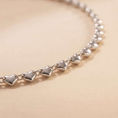 Close-up of the Cuori Choker in silver